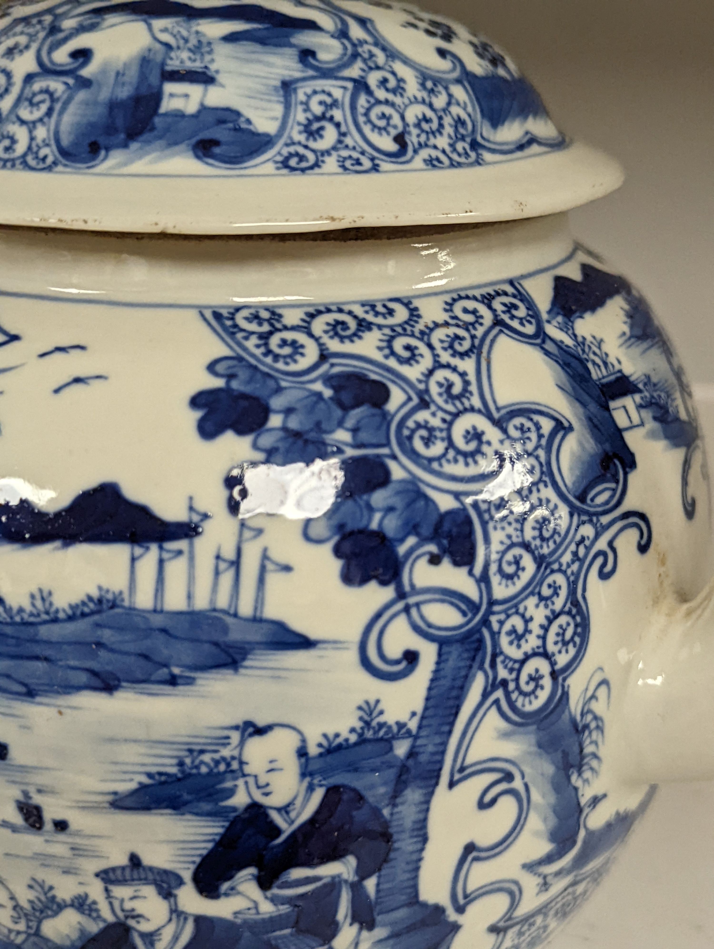 A large Chinese blue and white wine pot, 20cm